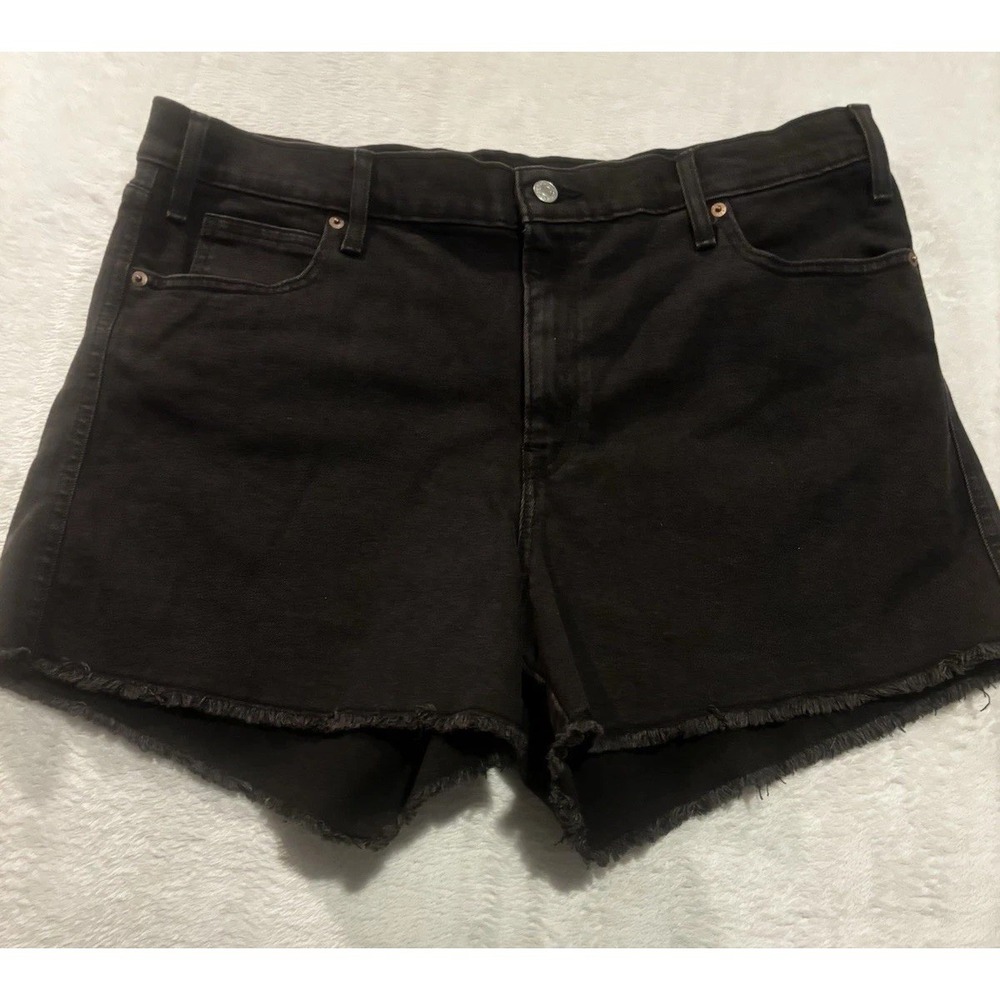 Levi's Signature Women's High-Rise Shorts Heritage 18x34 Black Cutoff Raw Hem